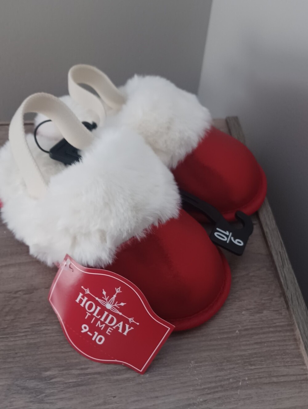Holiday Time Red Slippers Girls Sz 9/10